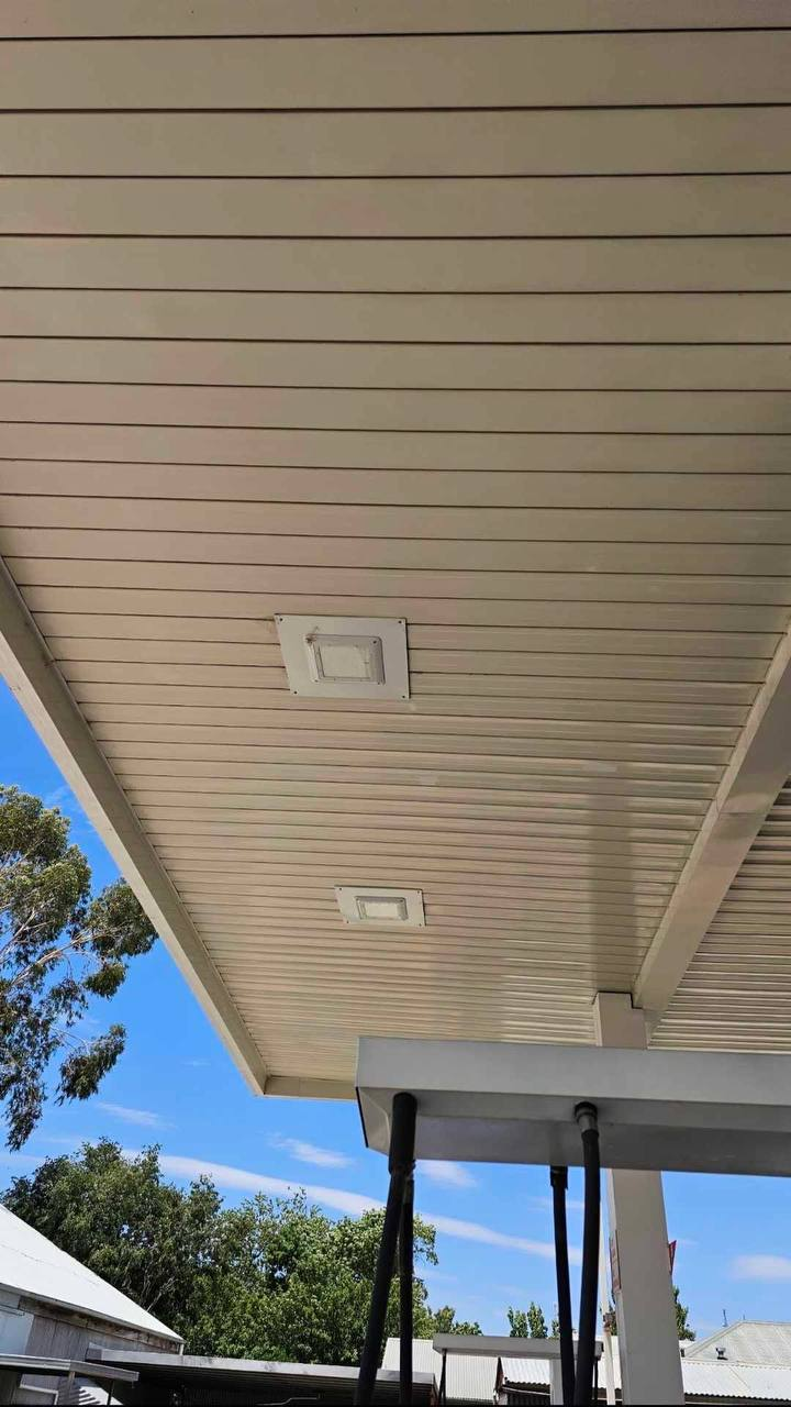 Service station canopy after cleaning